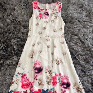 New women's dress size XS chest measurement is 34cm